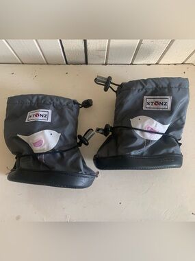 Stonz Gray Kids Booties with Pink Birdie Accent Size Large